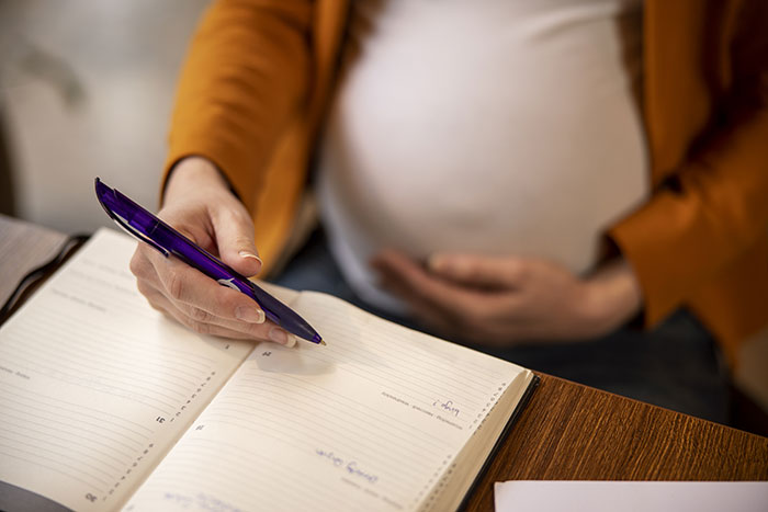 Salário-Maternidade – Um Direito que Garante Renda na Hora Certa